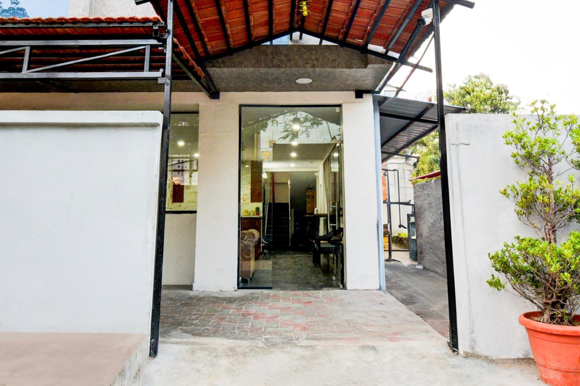 Super Townhouse Unnam Hotels Backside Of Tabala Rasa Pub, Financial District Hyderabad Exterior foto